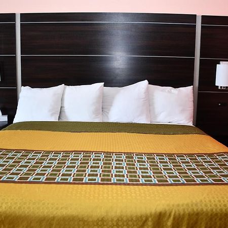 Regency Inn & Suites Фэрибо Экстерьер фото