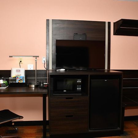 Regency Inn & Suites Фэрибо Экстерьер фото