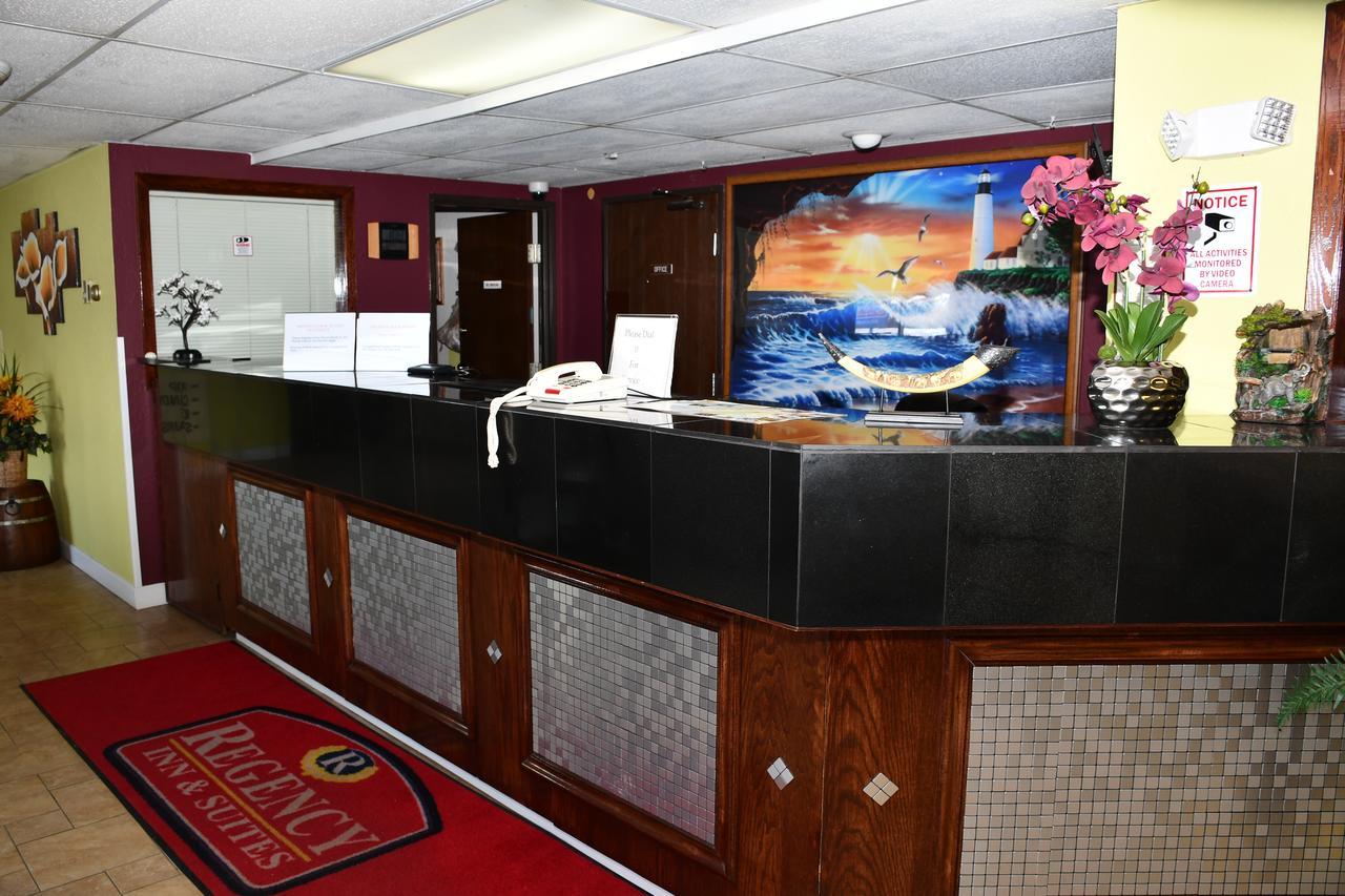 Regency Inn & Suites Фэрибо Экстерьер фото