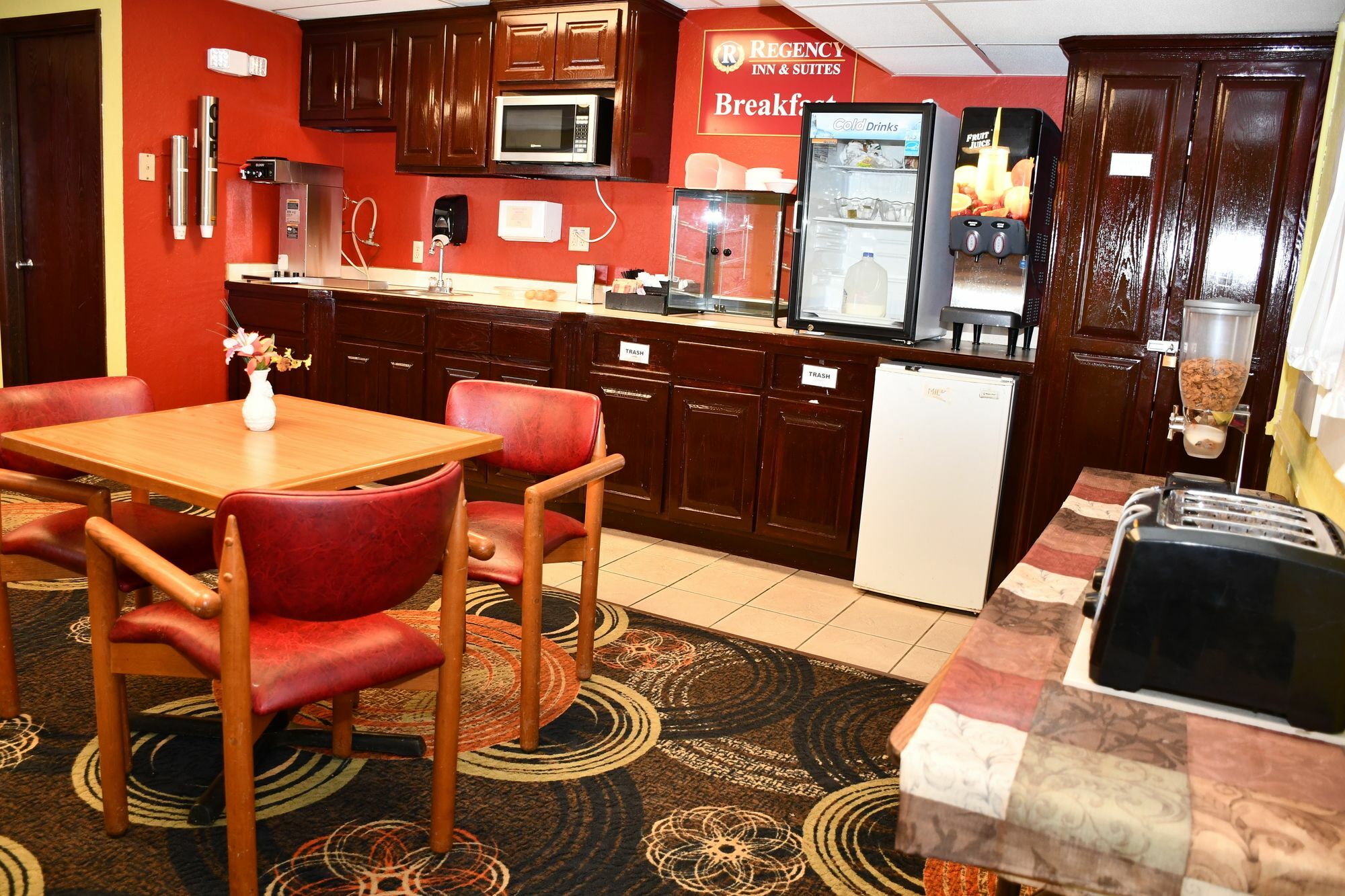 Regency Inn & Suites Фэрибо Экстерьер фото