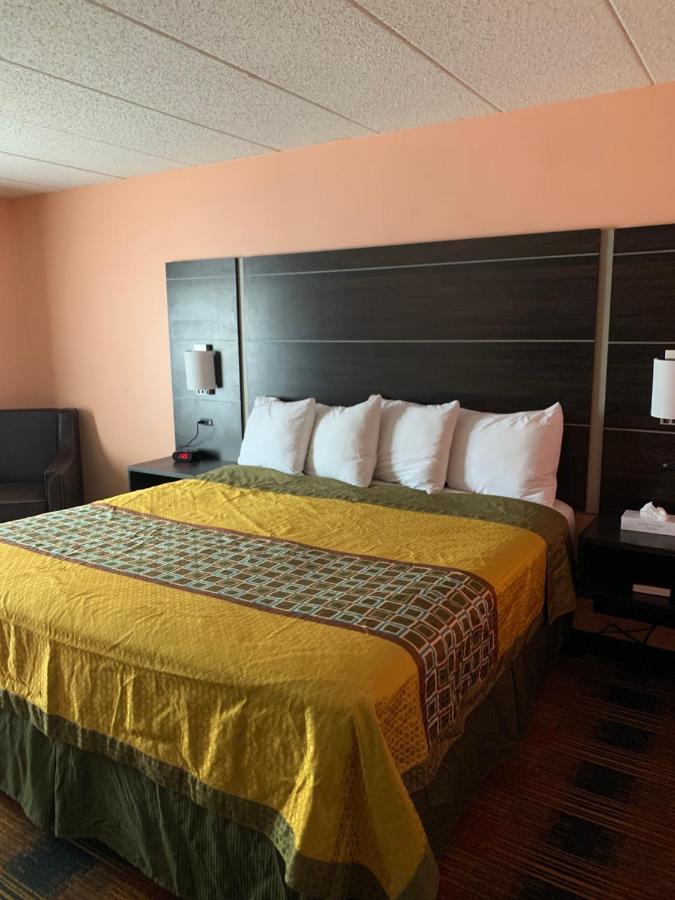 Regency Inn & Suites Фэрибо Экстерьер фото