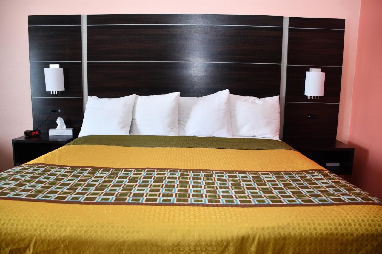 Regency Inn & Suites Фэрибо Экстерьер фото
