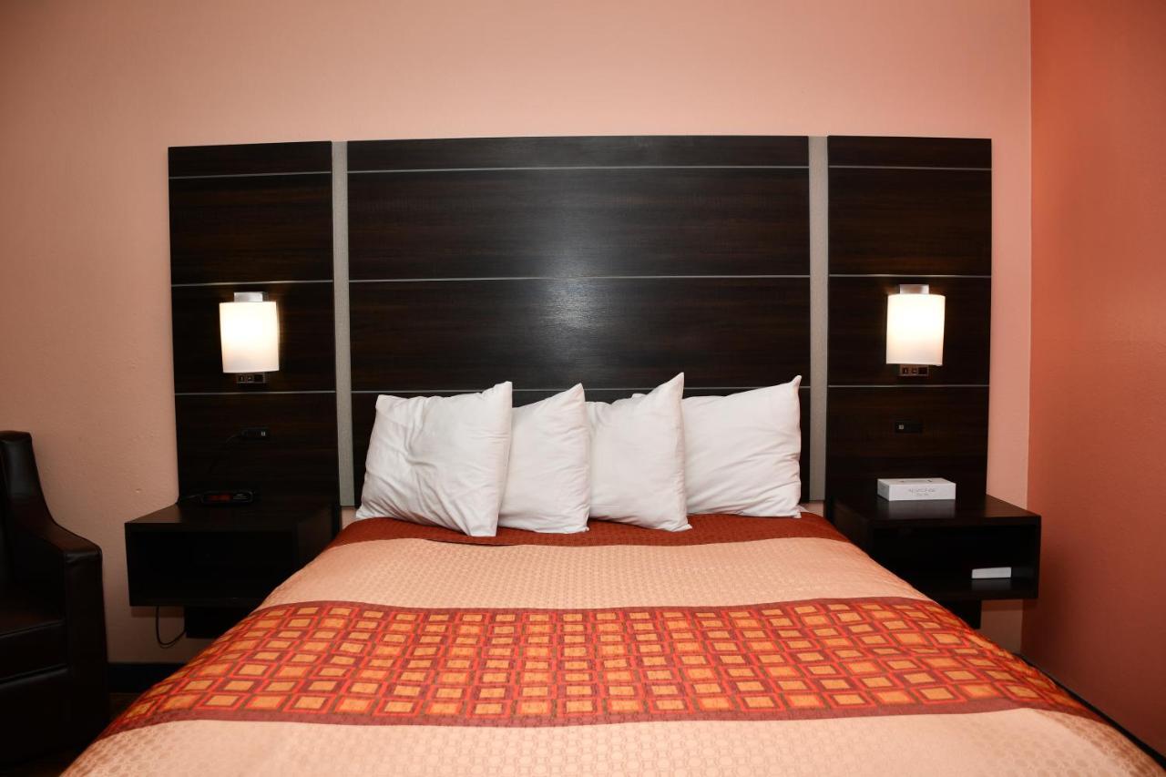 Regency Inn & Suites Фэрибо Экстерьер фото