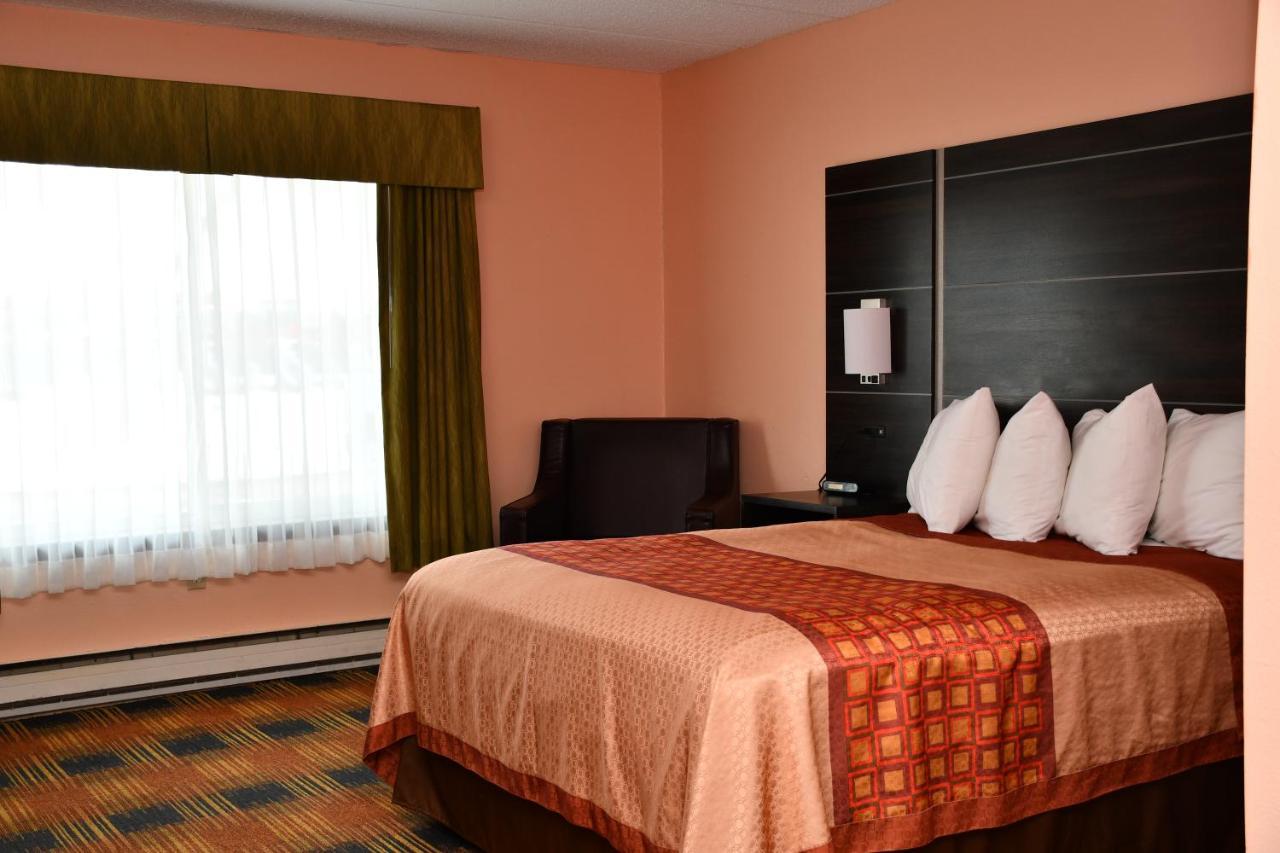Regency Inn & Suites Фэрибо Экстерьер фото