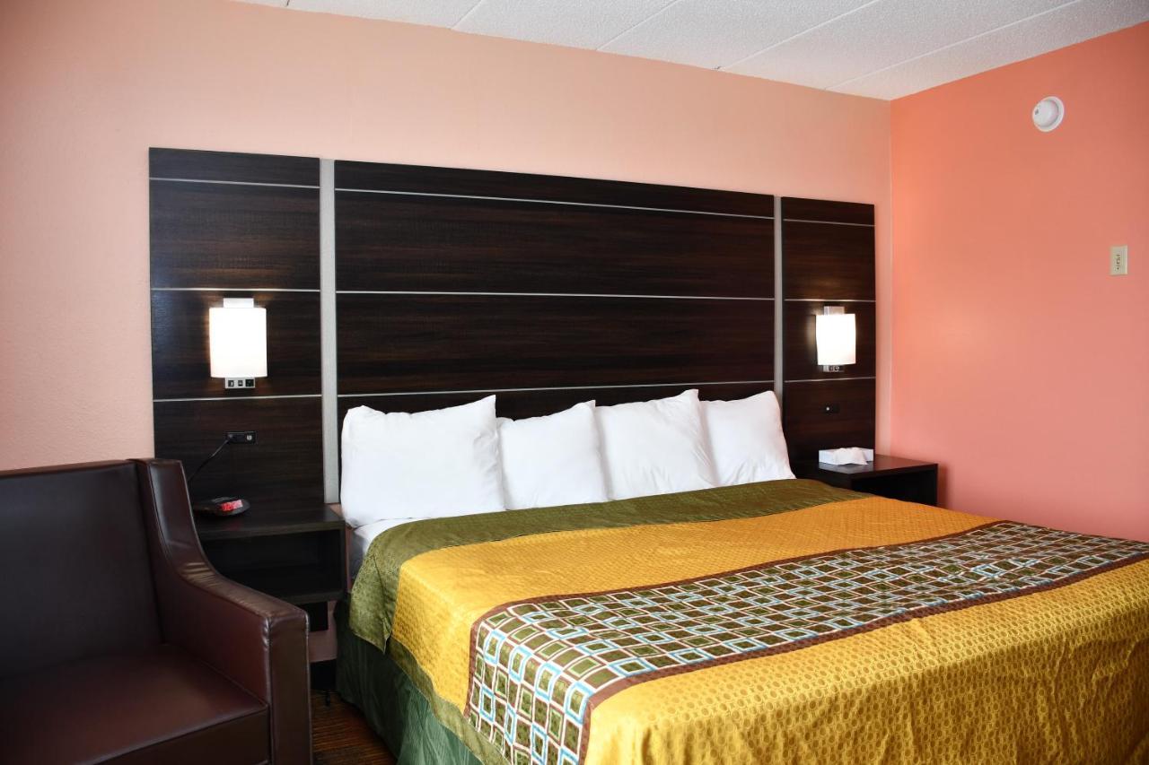 Regency Inn & Suites Фэрибо Экстерьер фото