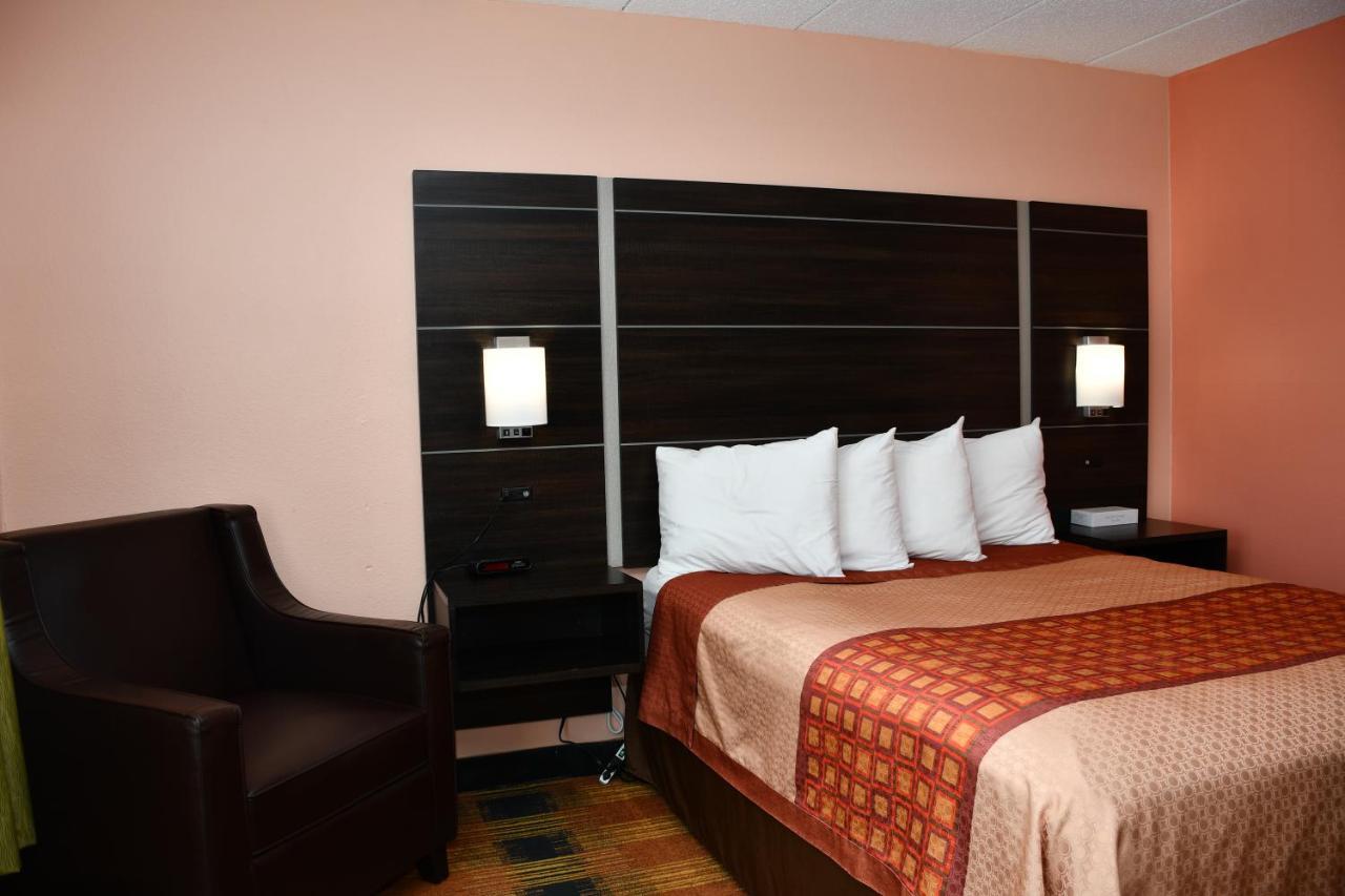 Regency Inn & Suites Фэрибо Экстерьер фото