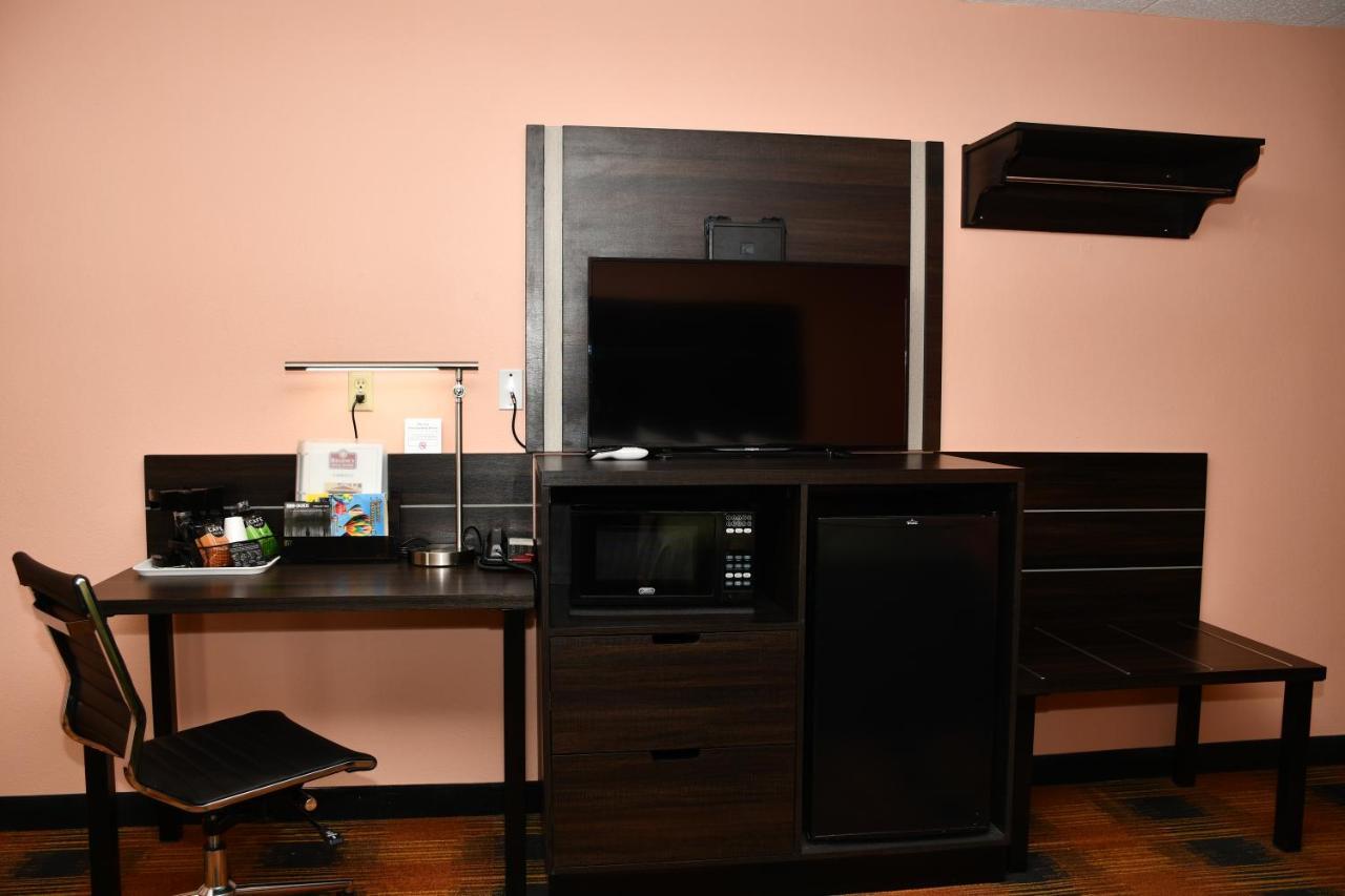 Regency Inn & Suites Фэрибо Экстерьер фото