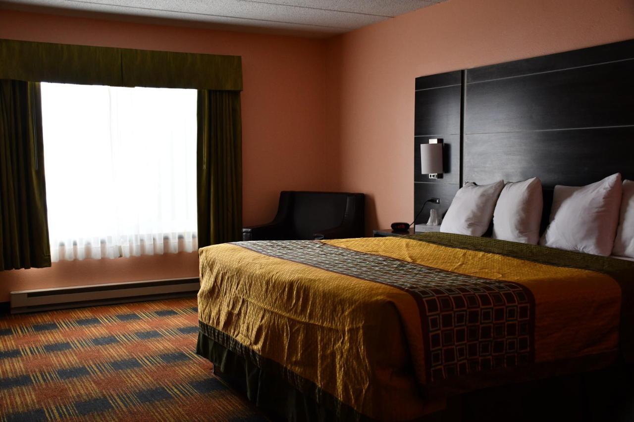 Regency Inn & Suites Фэрибо Экстерьер фото