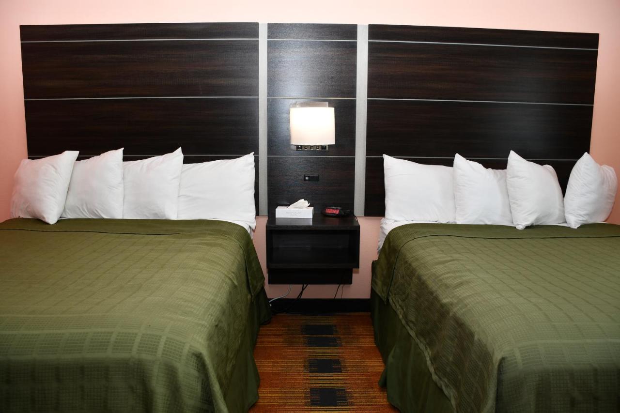 Regency Inn & Suites Фэрибо Экстерьер фото