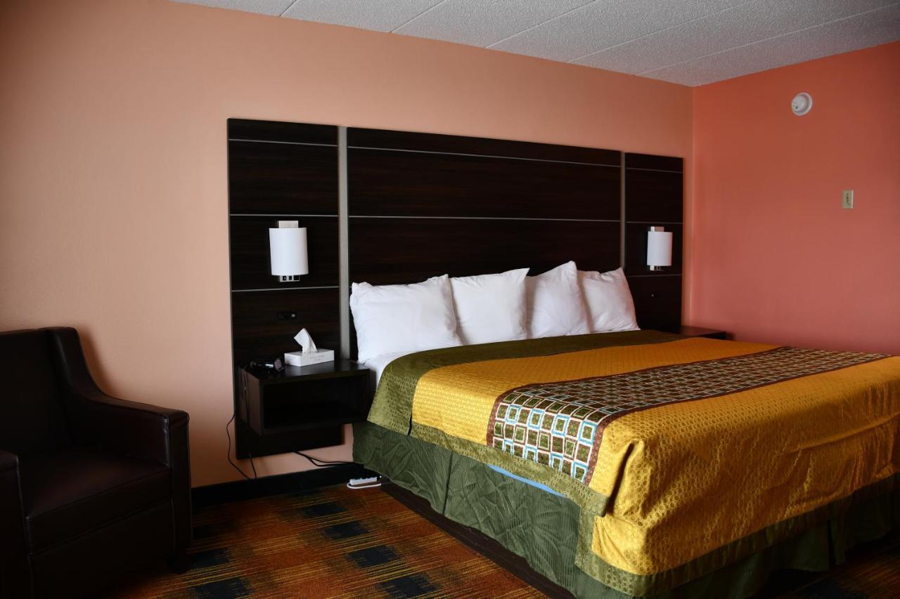 Regency Inn & Suites Фэрибо Экстерьер фото